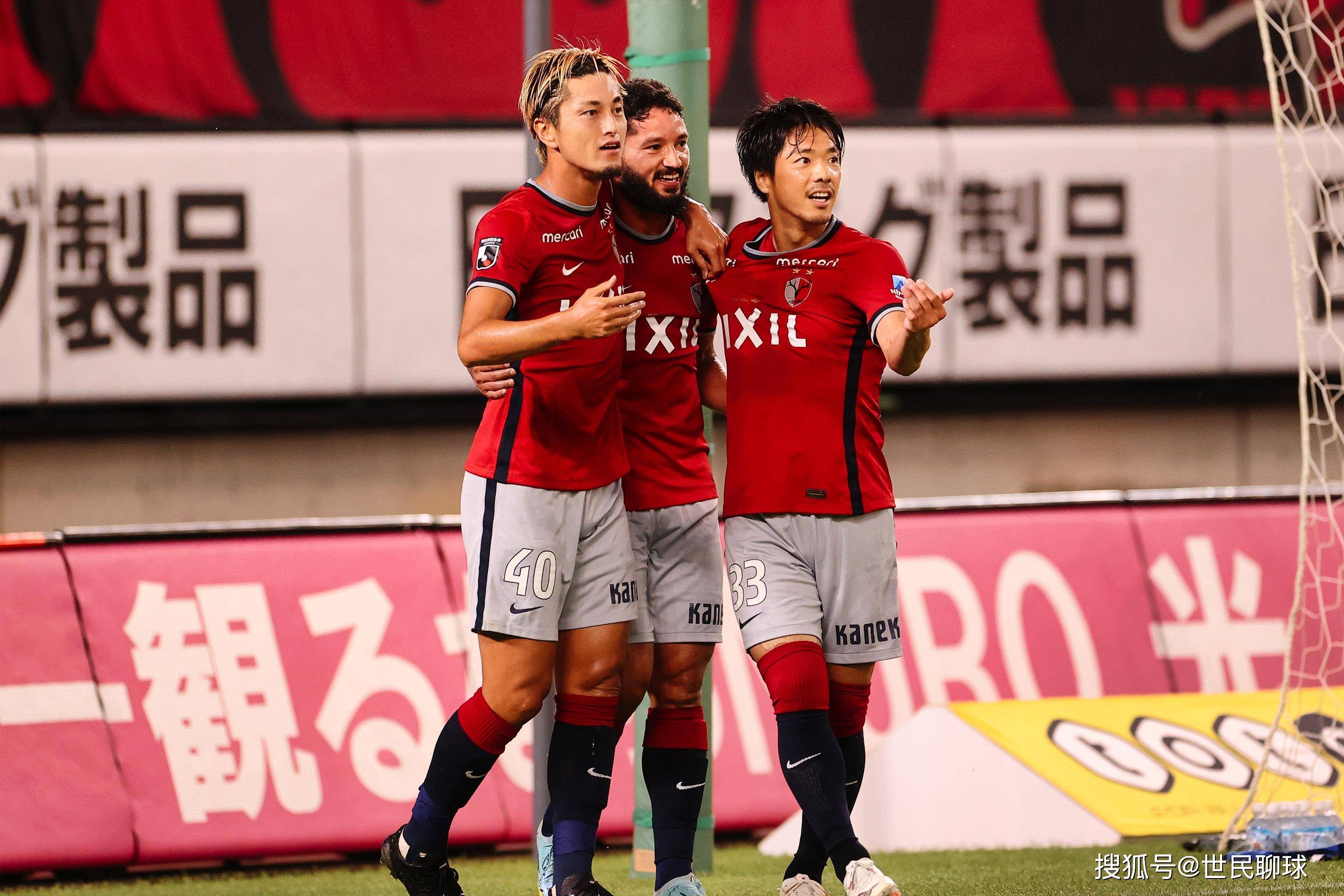 爱游戏官网入口-精彩足球对抗赛，女性球员表现抢眼