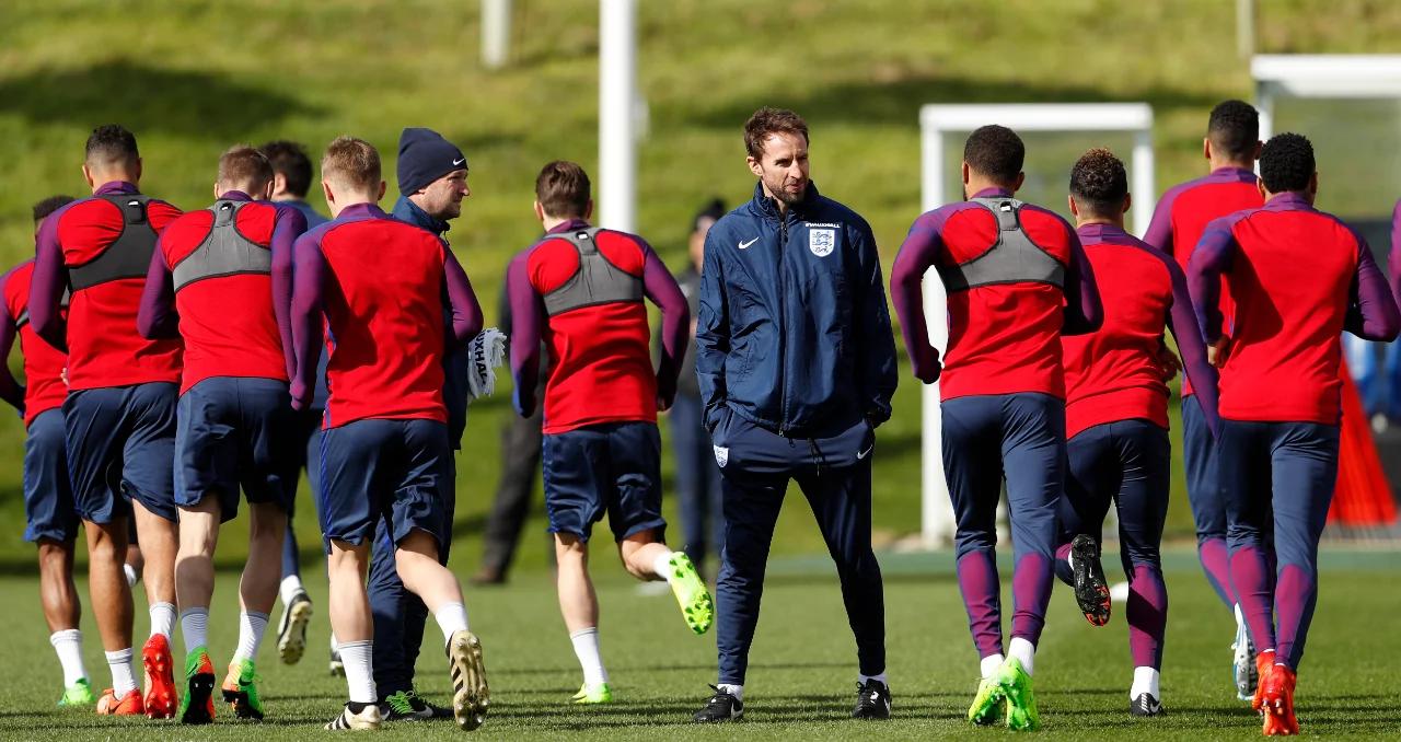 芬兰队员蓄势待发，向决赛冲刺