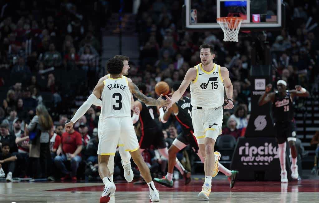 爵士客场不敌开拓者难挽连败的简单介绍