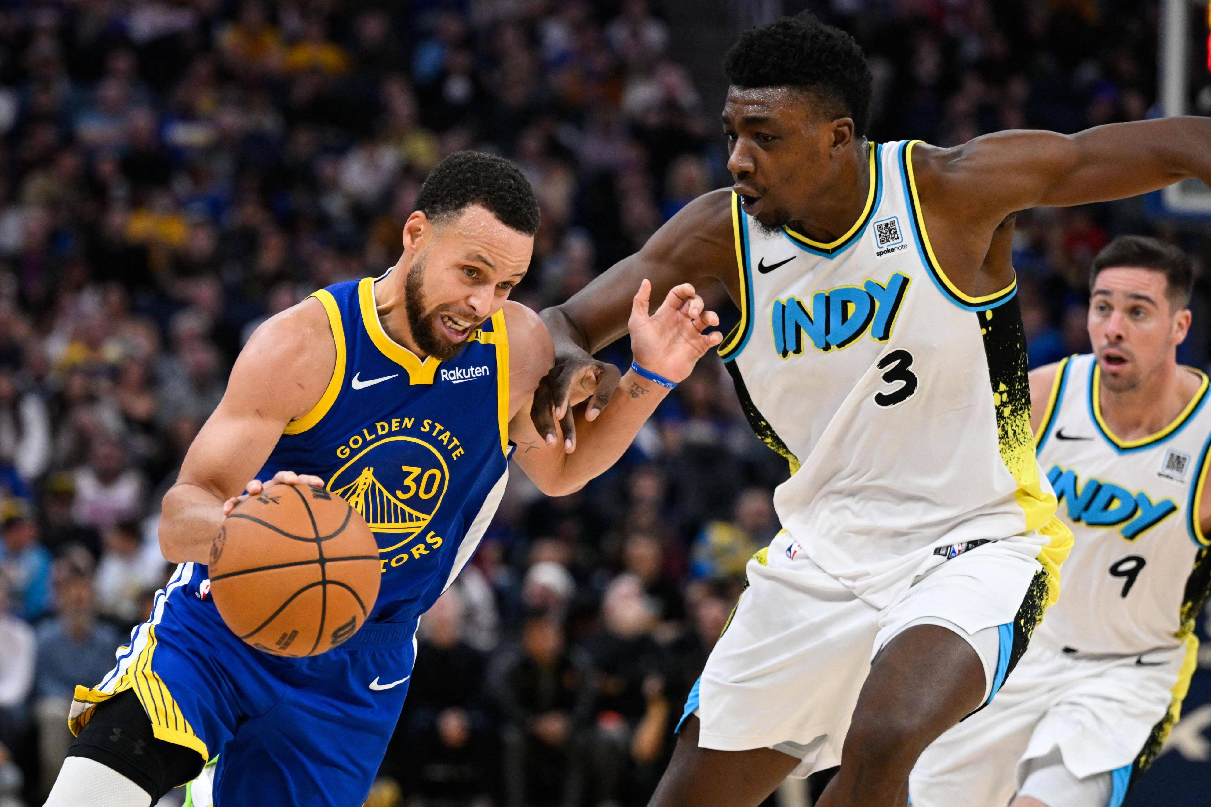 篮球赛场上悬念不断,胜负悬于一线的简单介绍 篮球赛场上悬念不断,胜负悬于一线的简单介绍