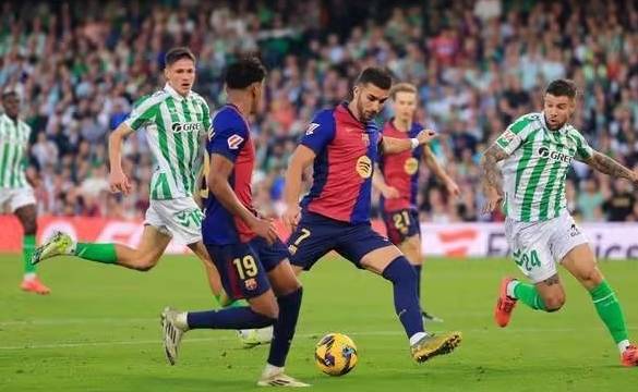 爱游戏网页版入口-巴塞罗那取胜，马斯卡雷尔突破重围