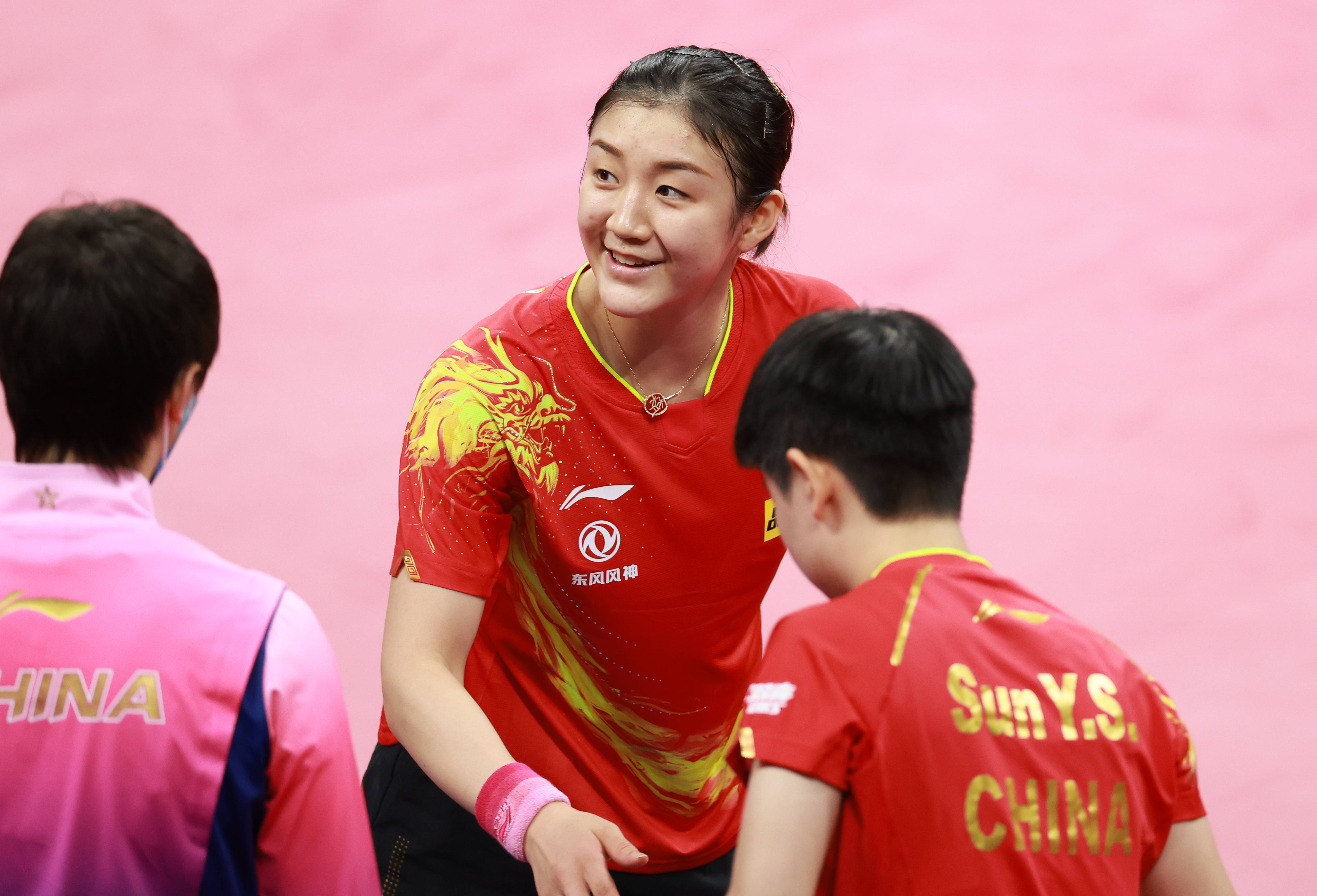 加拿大选手逆袭夺得游泳比赛亚军，老将新颜