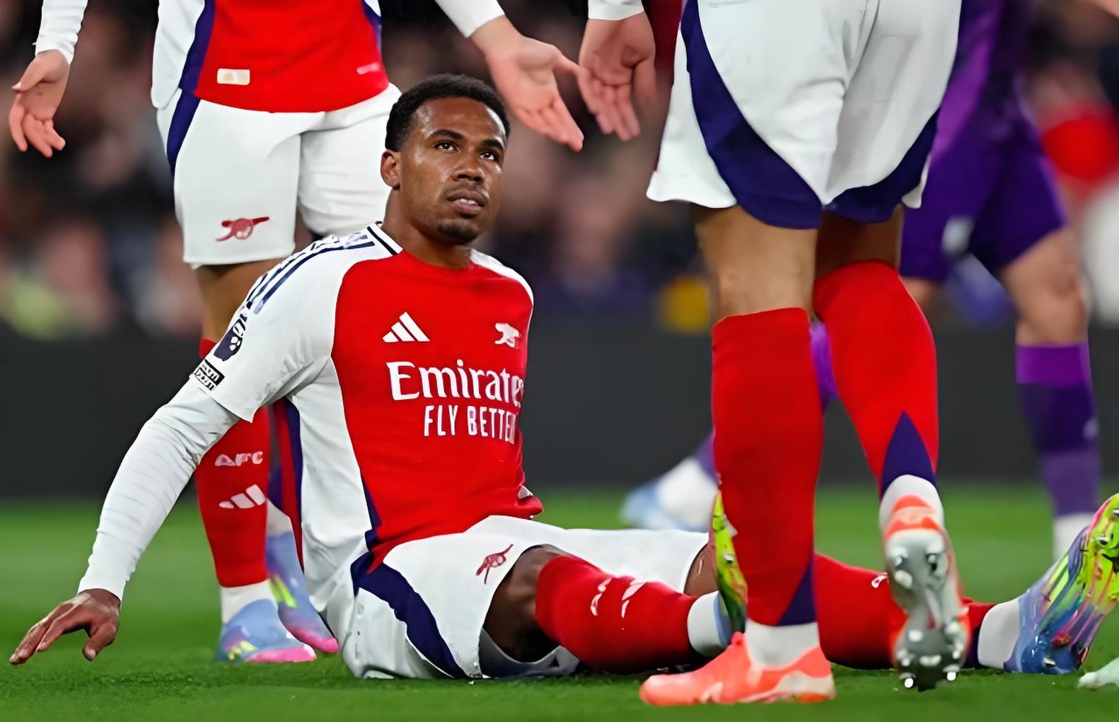 爱游戏在线-强队失利遭遇挑战，晋级前景未明