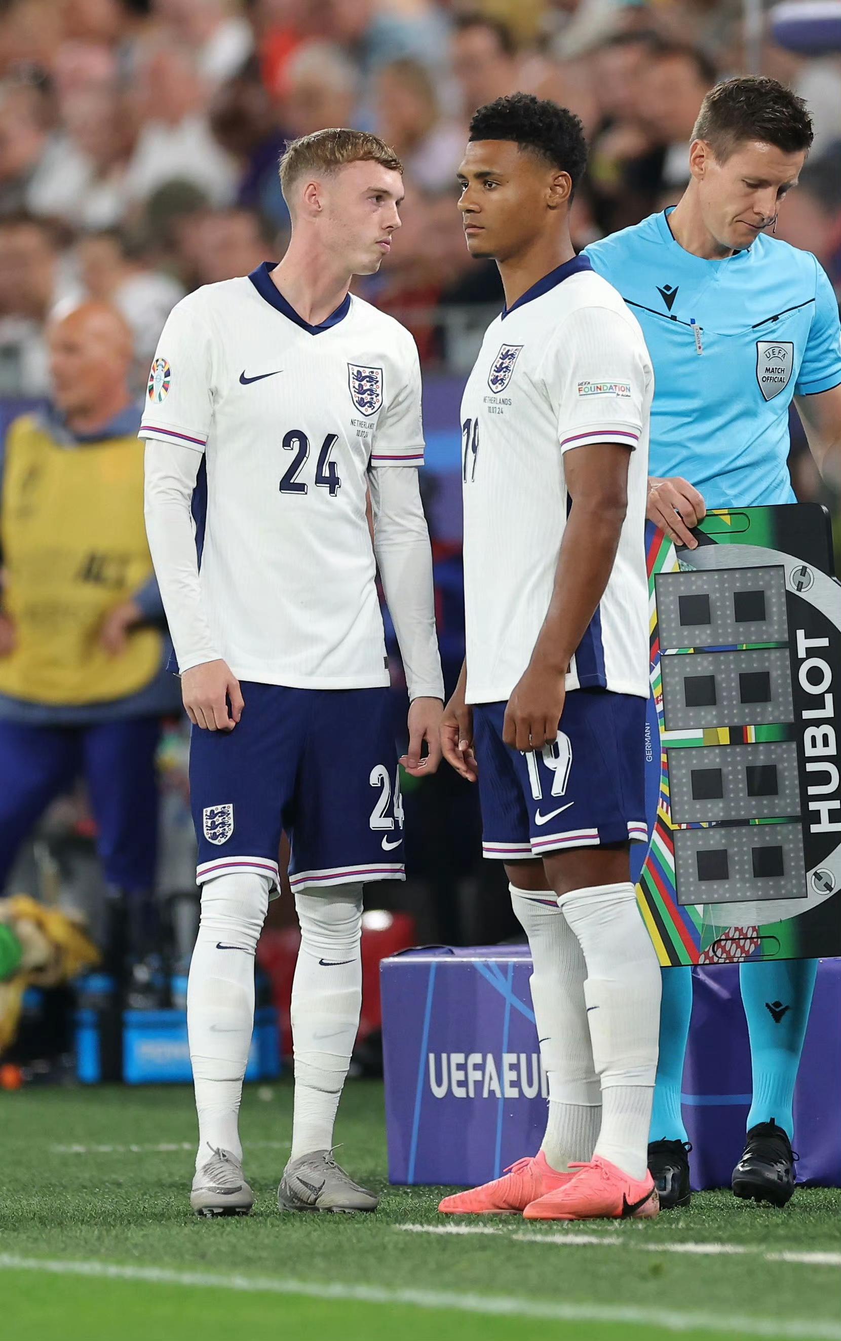 爱游戏登录入口-英格兰球员在国际赛事中表现抢眼