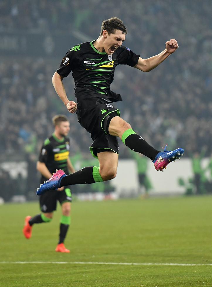 爱游戏官网入口-沙尔克04球员积极备战下一场比赛