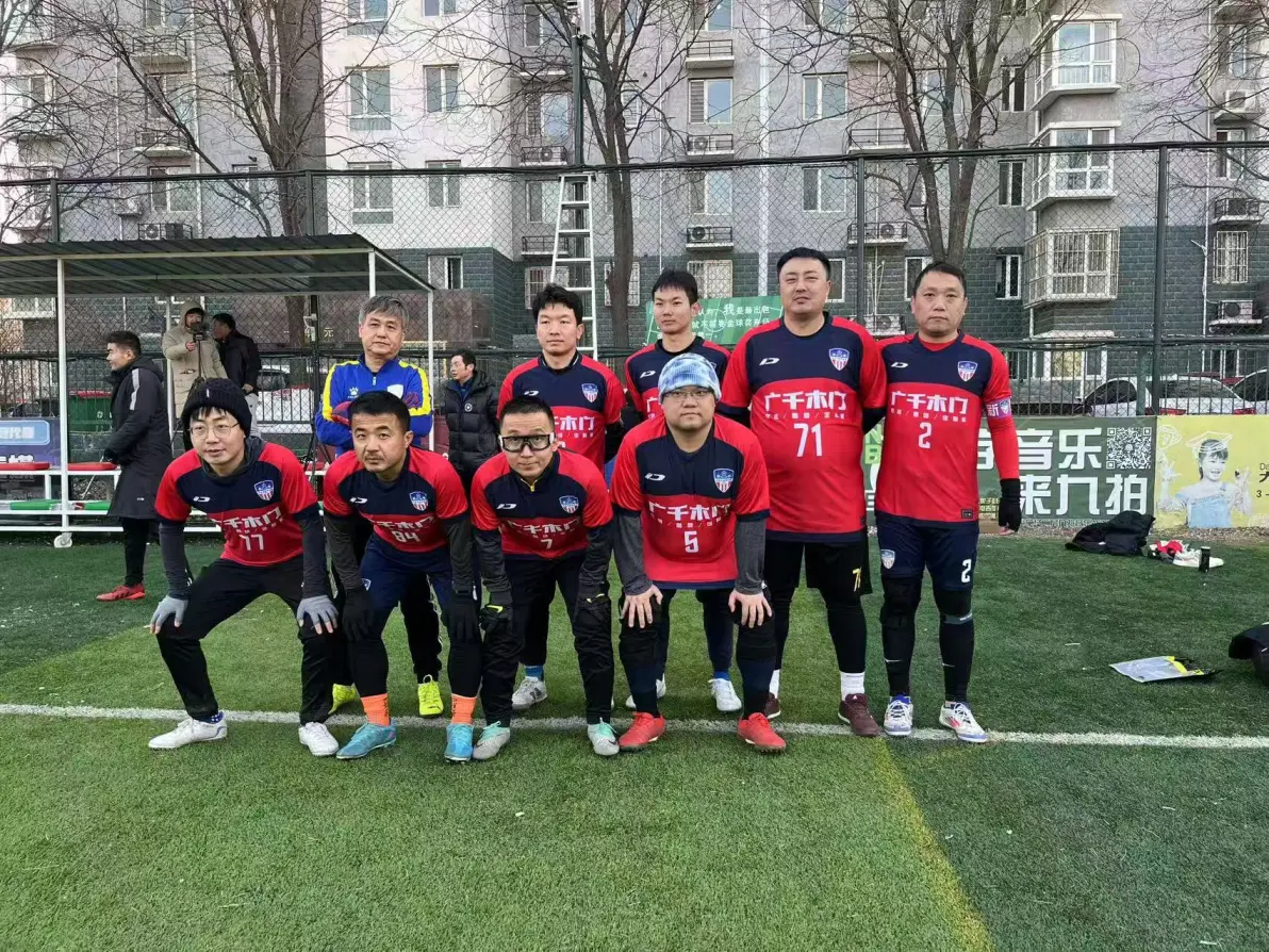 爱游戏-年轻新星崭露头角，助球队赢得比赛