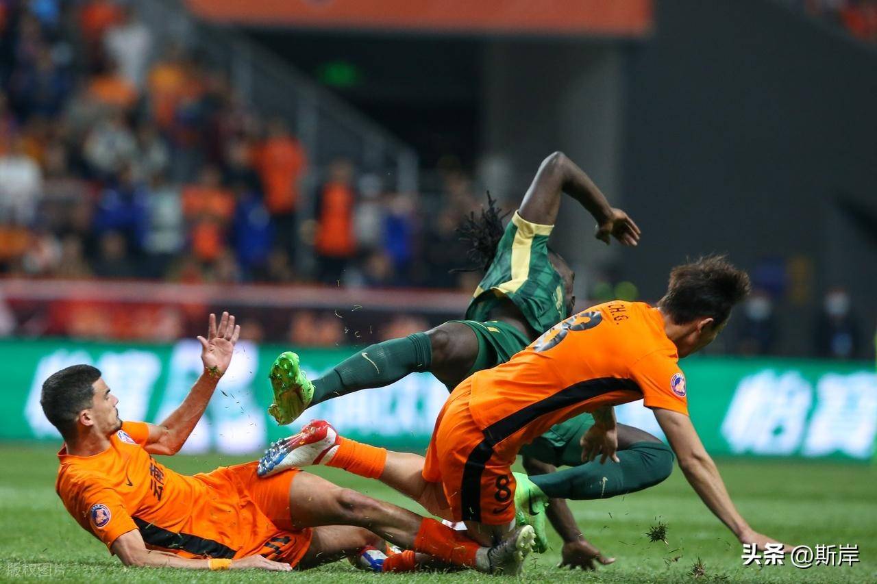 年轻新星崭露头角，助球队赢得比赛