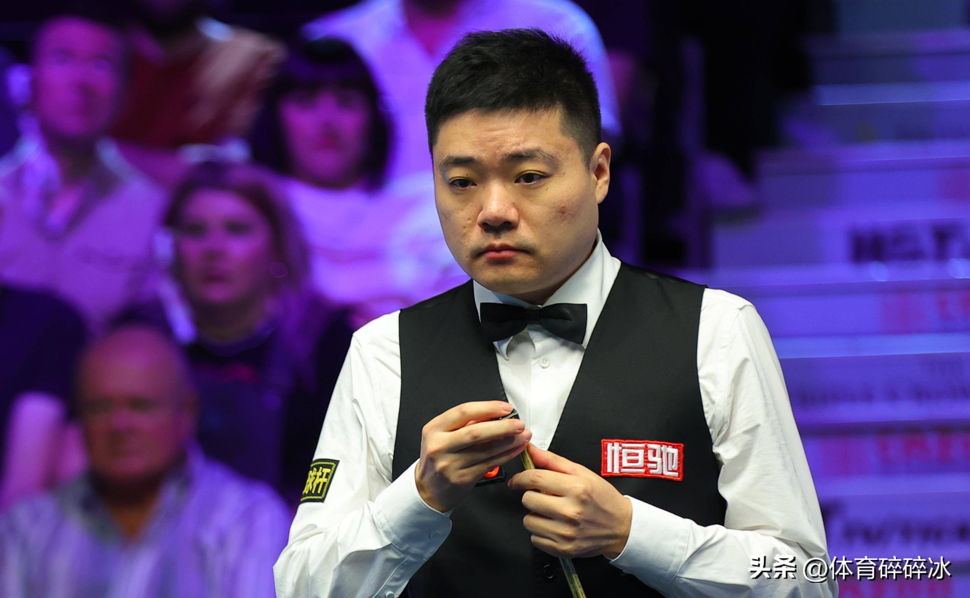 爱游戏网页版-关于一位新晋球员在比赛中表现出色，成为焦点人物的信息