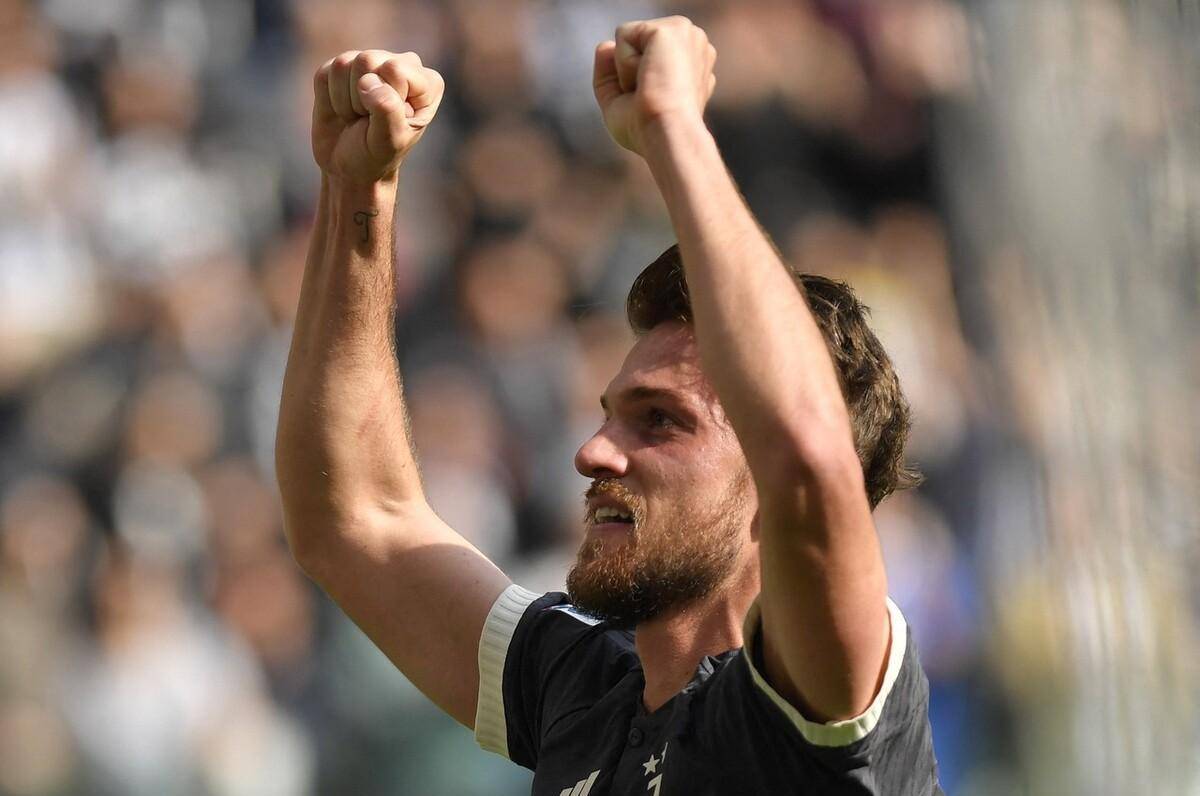 爱游戏在线登录-尤文中场拉比奥打入精彩进球，为球队带来胜利