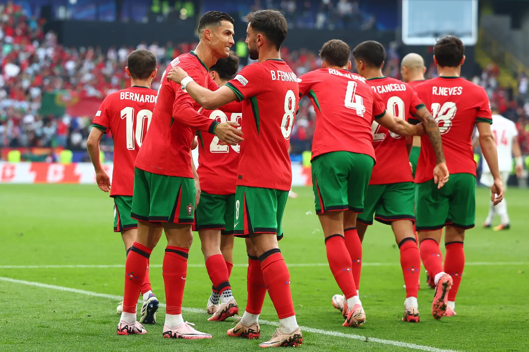 关于队员们在欧洲国家间的对决中全力以赴的信息