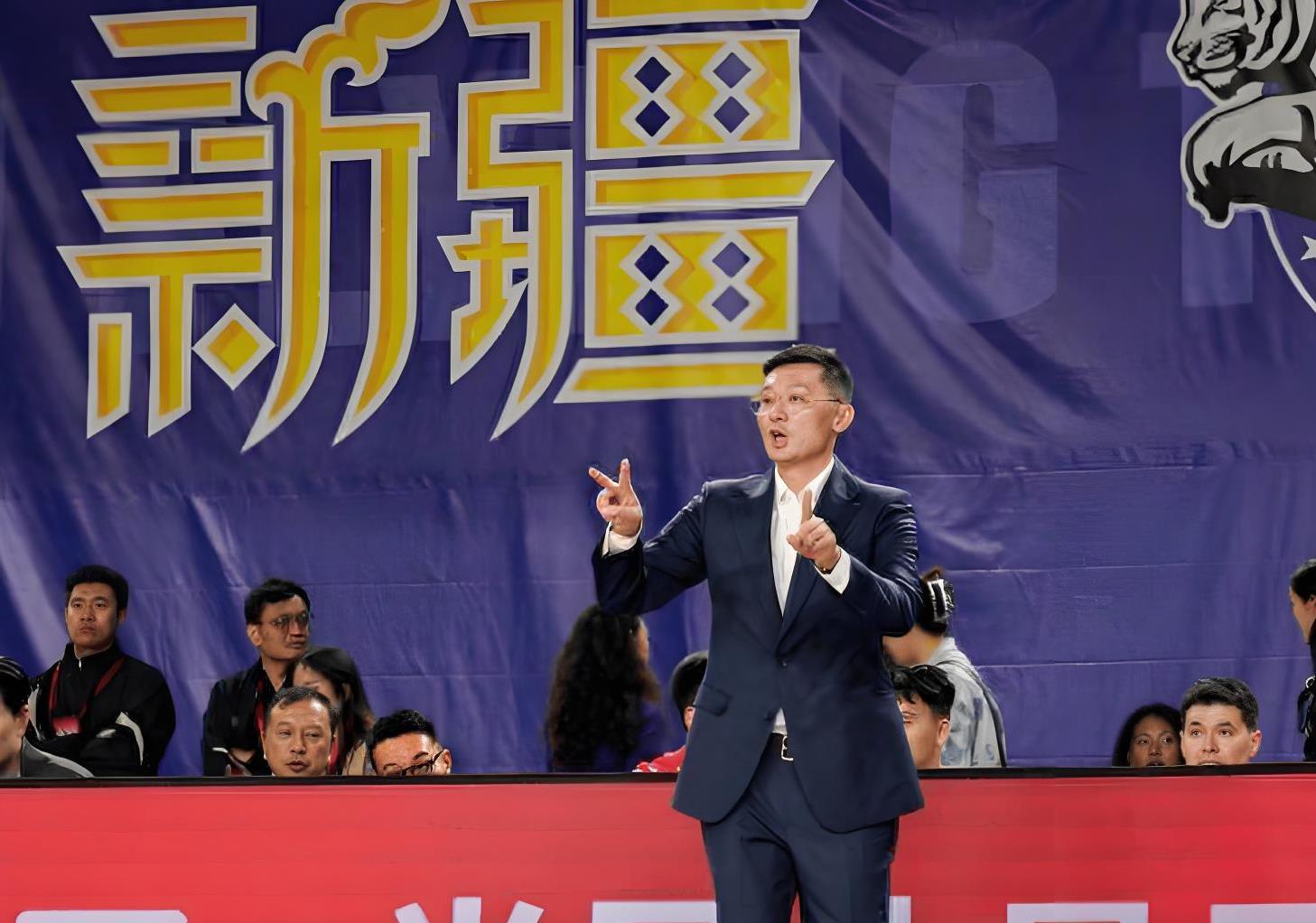 沙尔克遭遇困境,球队面临重大挑战的简单介绍 沙尔克遭遇困境,球队面临重大挑战的简单介绍