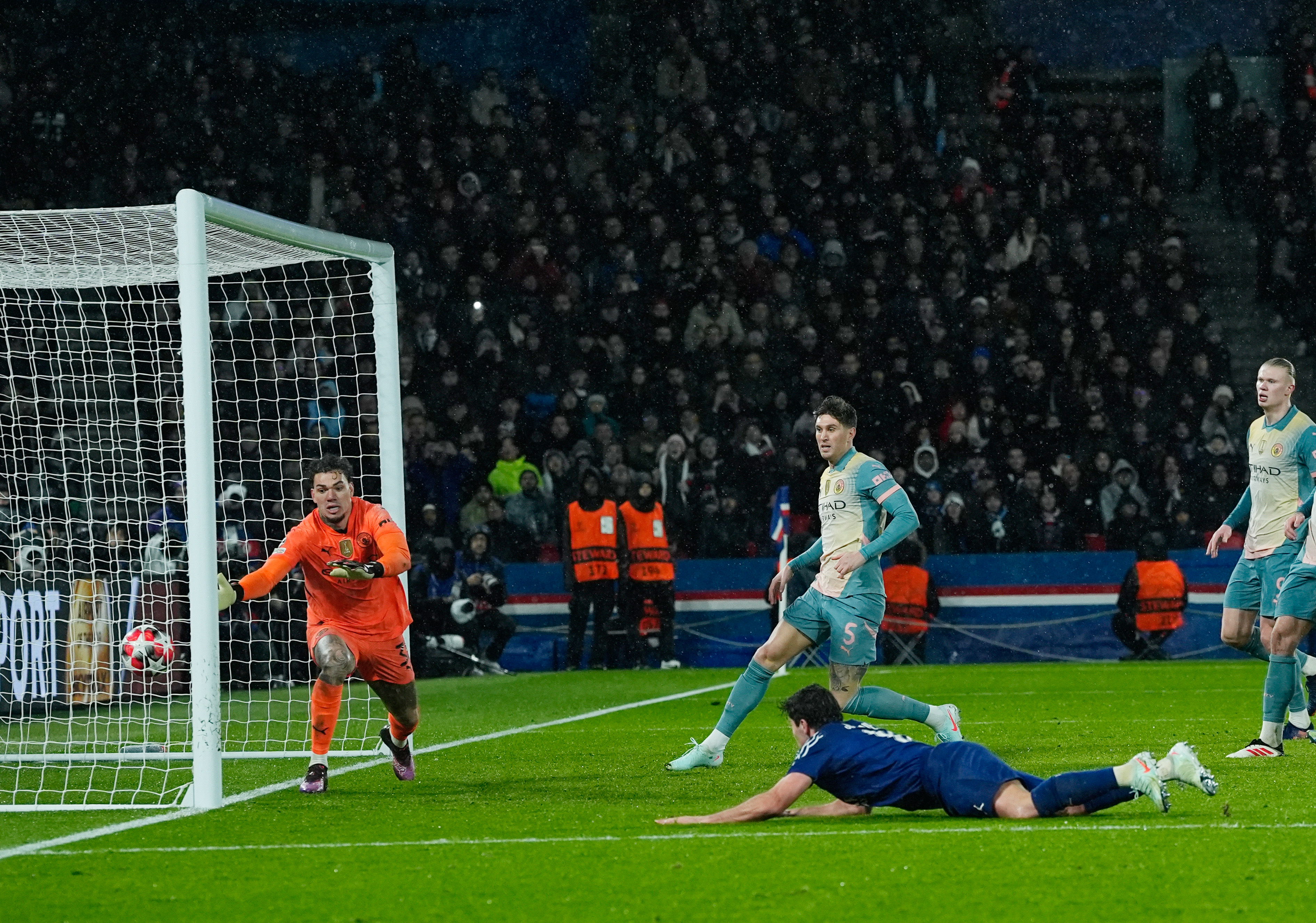 爱游戏网页版-欧洲战局：巴黎圣日耳曼对垒曼彻斯特城