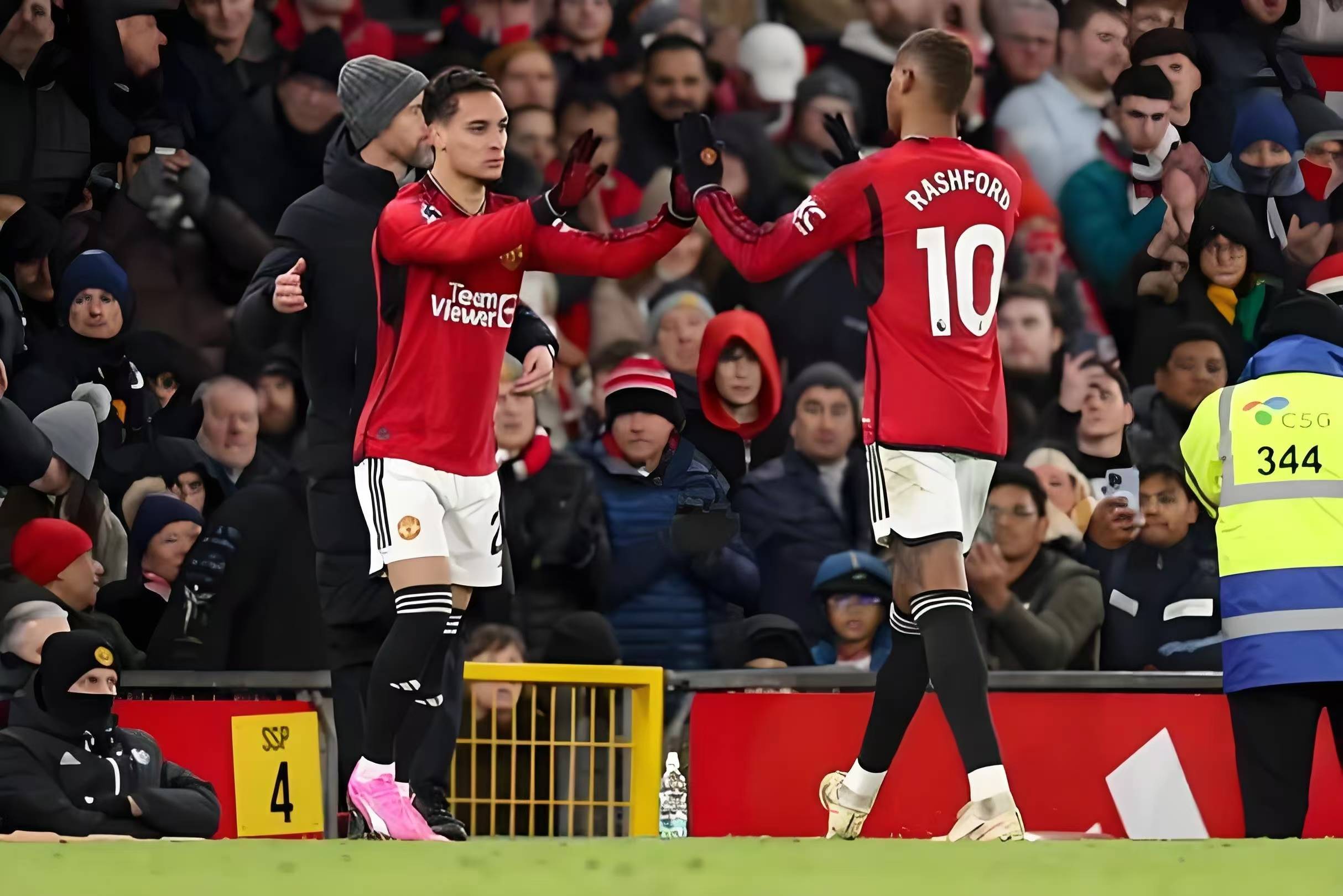 爱游戏app-包含阿贾克斯队成功晋级四分之一决赛的词条