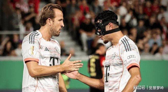 包含拜仁客场战平曼联，晋级欧冠八强的词条