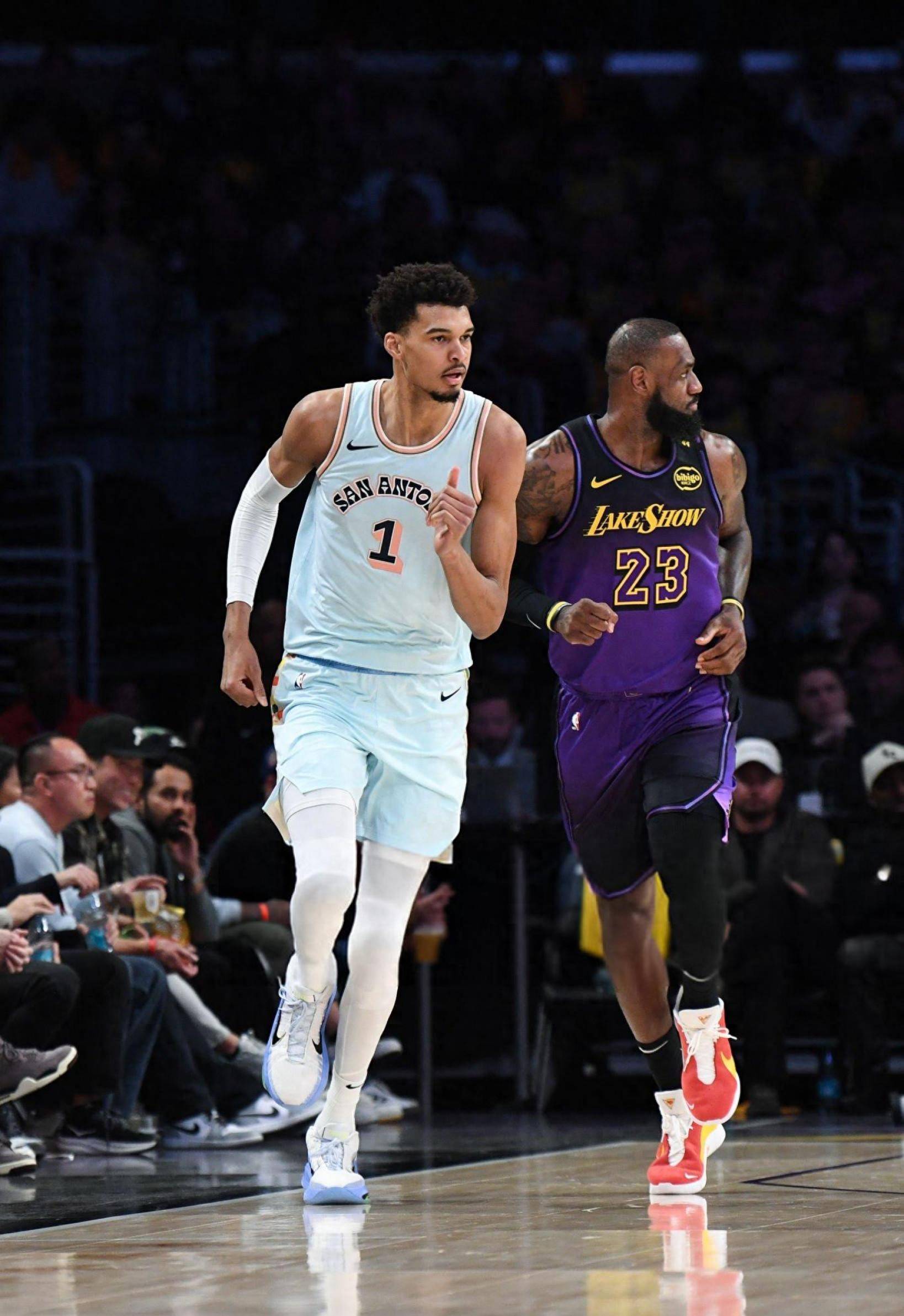 关于湖人闪电逆袭震惊全场，实力不容小觑的信息