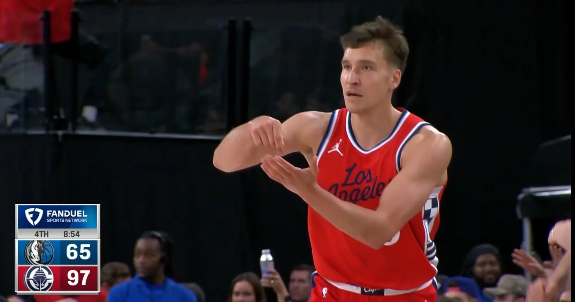 诺维奇取胜开门红，球队士气高涨