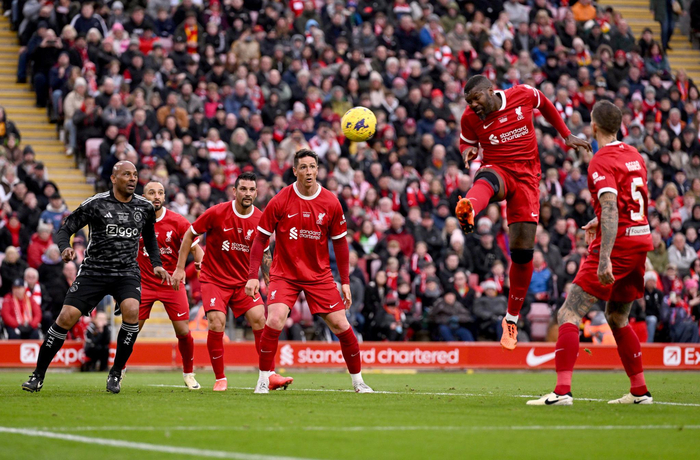 利物浦主场击败阿贾克斯，小组出线